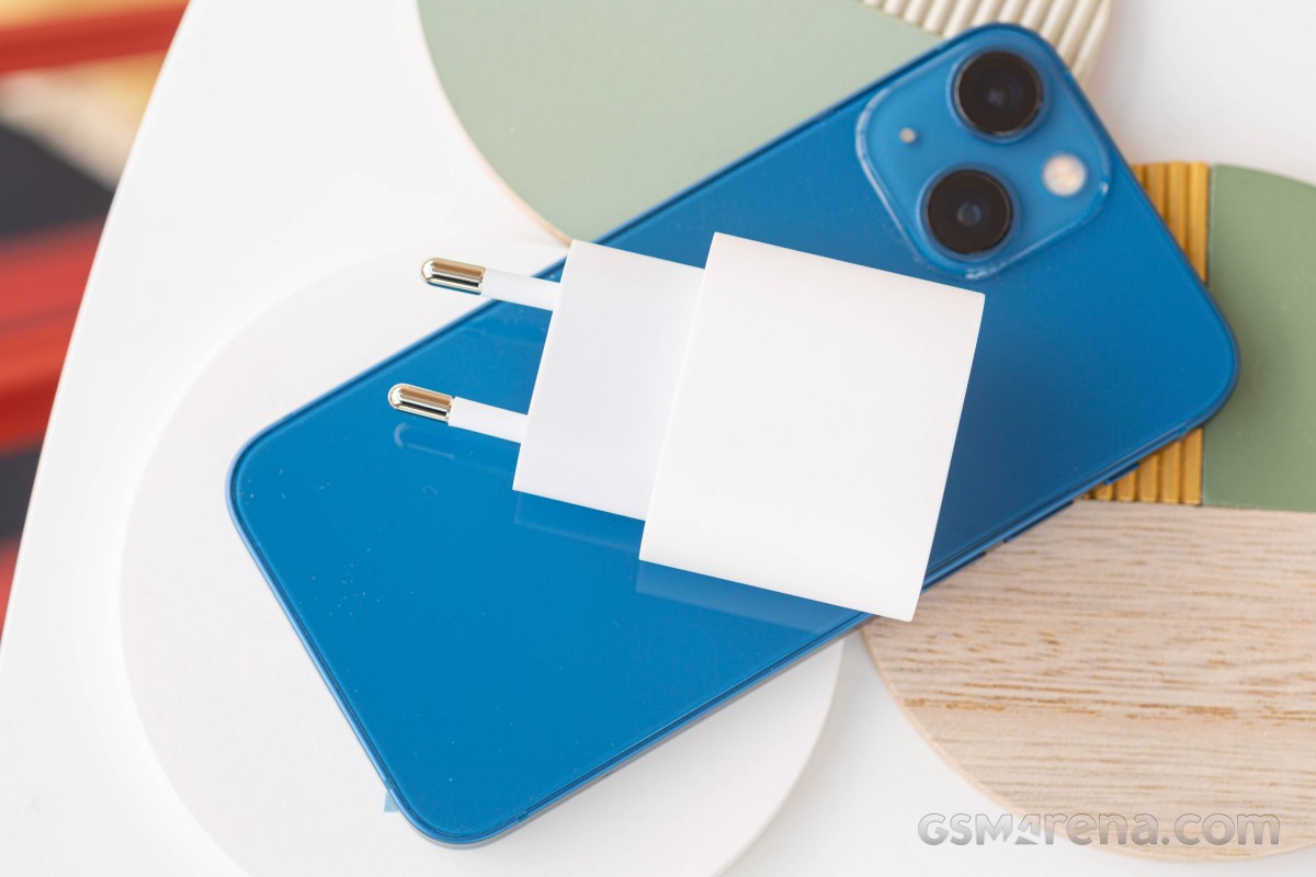 Đ&acirc;y l&agrave; iPhone vừa nhỏ, vừa mạnh rẻ nhất Việt Nam, nhiều t&iacute;nh năng ngang iPhone 15, iPhone 16