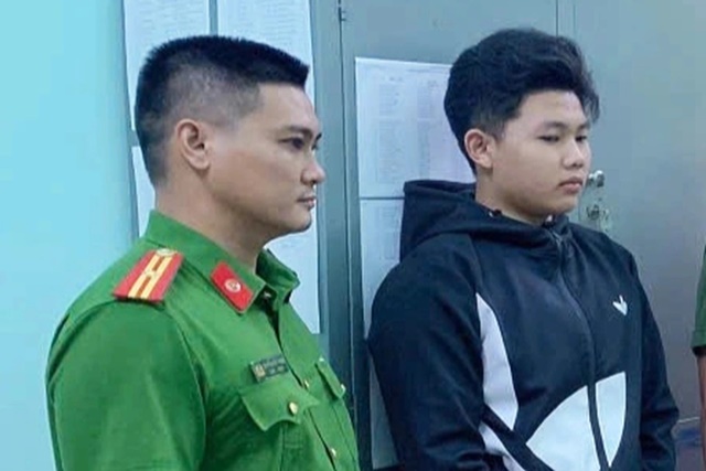 C&aacute;i kết đắng cho thanh ni&ecirc;n n&eacute;m gạch tr&uacute;ng mặt người đi xe m&aacute;y, 2 người bị thương nặng