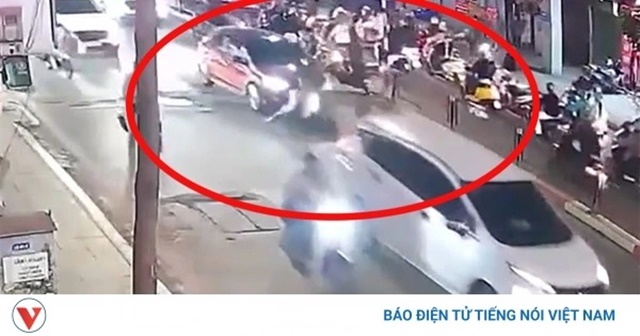 H&eacute; lộ nguy&ecirc;n nh&acirc;n người đ&agrave;n &ocirc;ng bị &ocirc; t&ocirc; t&ocirc;ng k&eacute;o l&ecirc; tr&ecirc;n đường dẫn đến tử vong ở H&agrave; Nội