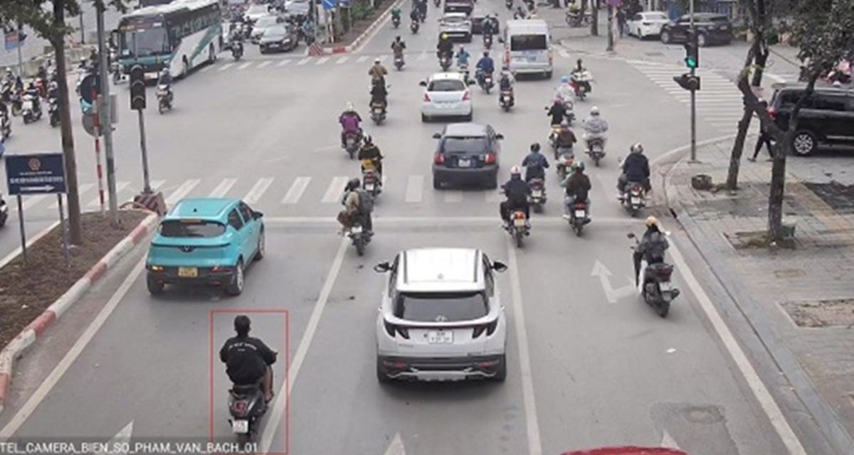 Camera AI &lsquo;soi&rsquo; giao th&ocirc;ng H&agrave; Nội: H&agrave;ng trăm chủ xe bất ngờ d&iacute;nh phạt nguội, nhiều lỗi giảm s&acirc;u kh&oacute; tin