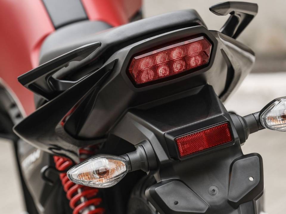 Honda ra mắt mẫu xe c&ocirc;n tay &lsquo;&aacute;t chủ b&agrave;i&rsquo; mới đẹp hơn Winner R, c&oacute; ABS như Yamaha Exciter, gi&aacute; 'mềm' ảnh 5