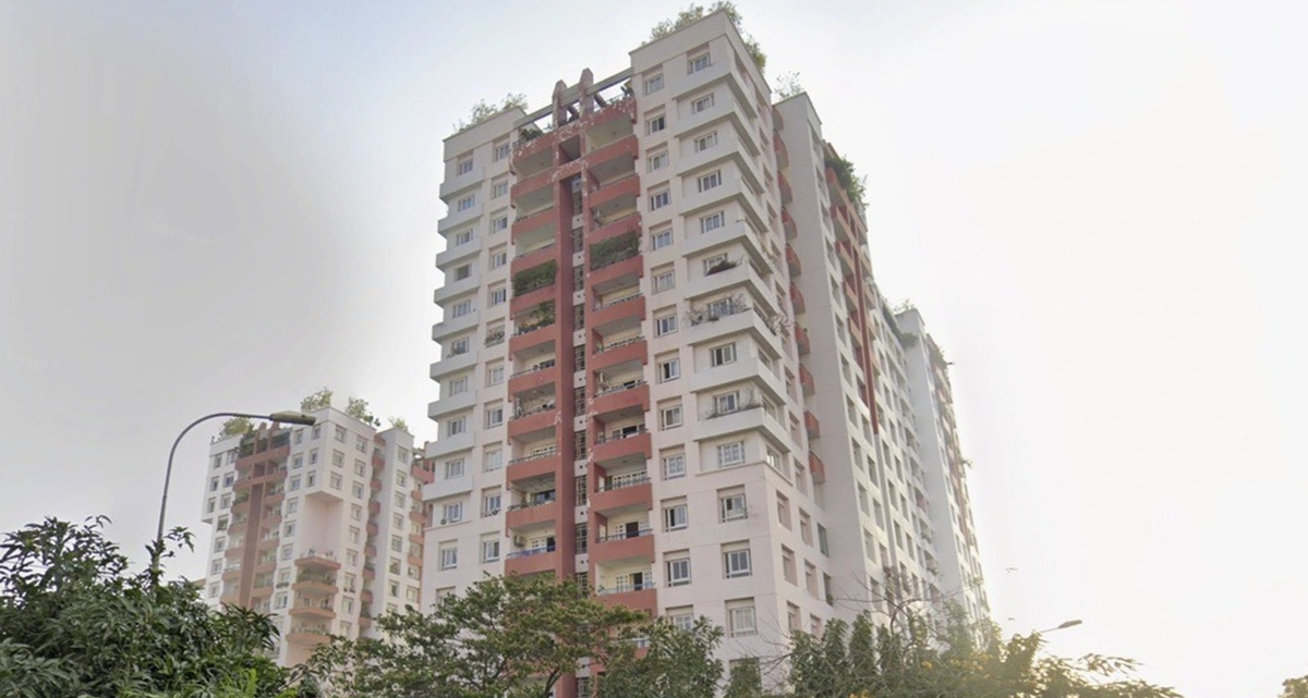 Th&acirc;n thế của người đ&agrave;n &ocirc;ng tử vong bất thường trước chung cư ở TP.HCM, hiện trường g&acirc;y &aacute;m ảnh