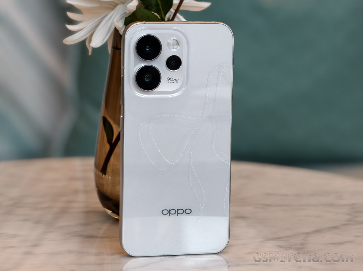 Mở hộp OPPO Reno15 Pro Mini: Kẻ hủy diệt gi&aacute; rẻ của iPhone 17 Pro, camera xịn so k&egrave; Galaxy S25 Ultra