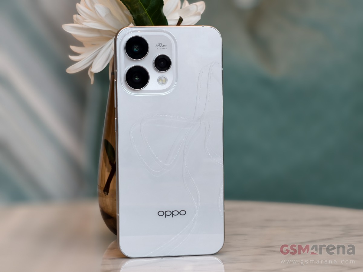 Mở hộp, trải nghiệm OPPO Reno15: Kẻ hủy diệt Galaxy S25 với m&agrave;n to, pin khủng, sạc nhanh