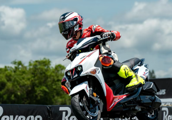 &lsquo;Cơn &aacute;c mộng&rsquo; của Honda Vario 160 tr&igrave;nh l&agrave;ng: Gi&aacute; 49 triệu đồng rẻ hơn Air Blade, trang bị như SH ảnh 4