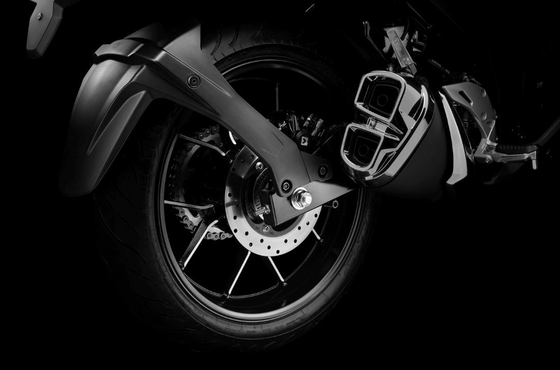 Suzuki ra mắt mẫu xe c&ocirc;n tay mới tuyệt đẹp, xịn hơn cả Honda Winner R v&agrave; Yamaha Exciter, gi&aacute; cực rẻ ảnh 7