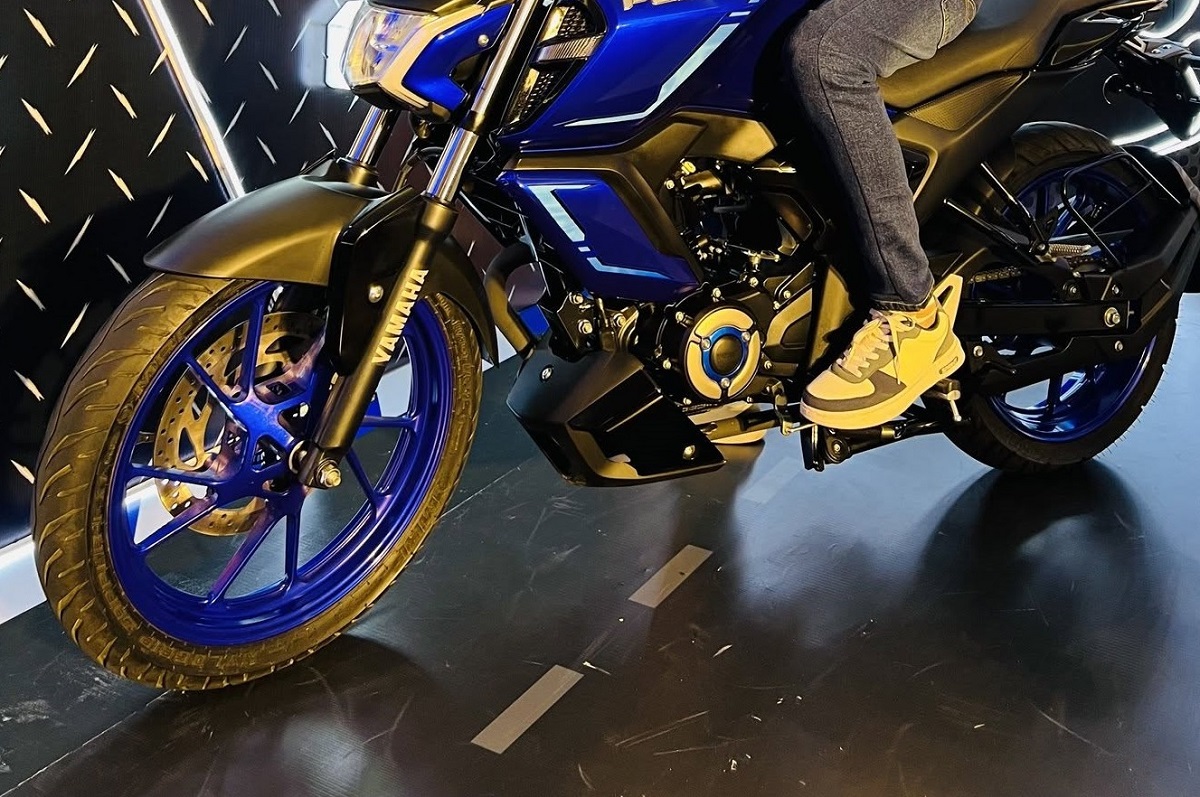 Yamaha ch&iacute;nh thức ra mắt &lsquo;vua c&ocirc;n tay&rsquo; 150cc mới gi&aacute; 70 triệu đồng: Chơi tới bến với Honda Winner R