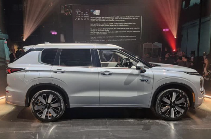 Điểm tin &ocirc; t&ocirc; 17/1: SUV điện &lsquo;đe nẹt&rsquo; Santa Fe ra mắt, Outlander PHEV v&agrave; CX-60 2026 tr&igrave;nh l&agrave;ng