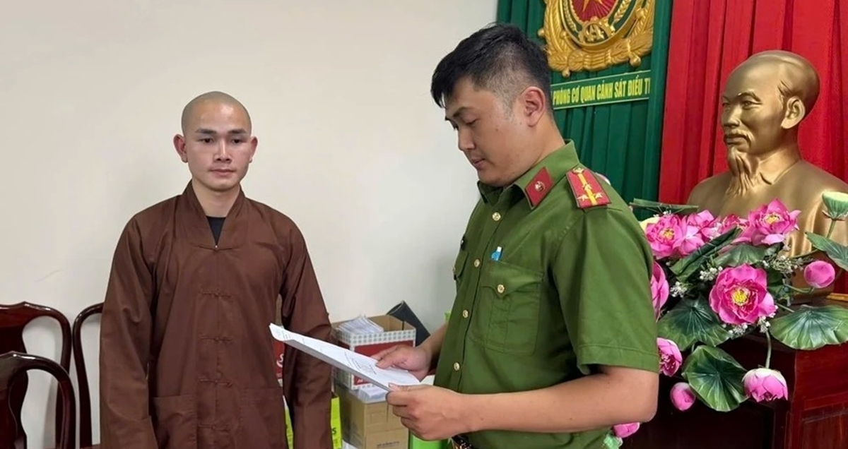 L&yacute; do tu sĩ Th&iacute;ch Minh Vương &ndash; TikToker Ph&uacute; Tử bị khởi tố, h&eacute; lộ th&aacute;i độ tại cơ quan điều tra