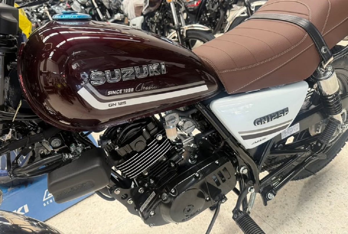 Tin xe cuối tuần: Suzuki mở b&aacute;n \'huyền thoại c&ocirc;n tay\' 125cc gi&aacute; 40 triệu đồng, đả bại Honda Winner R