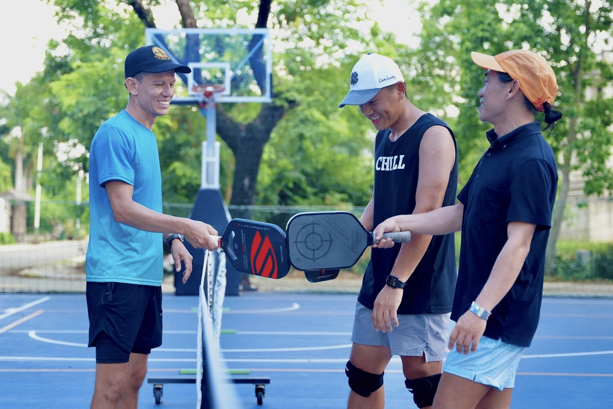 Nh&igrave;n v&agrave;o vợt sau khi đ&aacute;nh hỏng, l&yacute; do đằng sau h&agrave;nh động v&ocirc; thức của người chơi pickleball