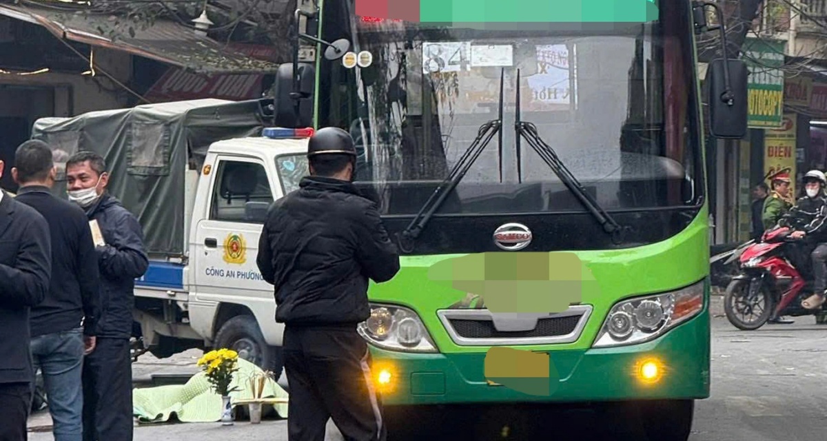 Hiện trường c&ocirc; g&aacute;i 21 tuổi tử vong sau va chạm với xe bu&yacute;t, x&aacute;c định nguy&ecirc;n nh&acirc;n ban đầu 