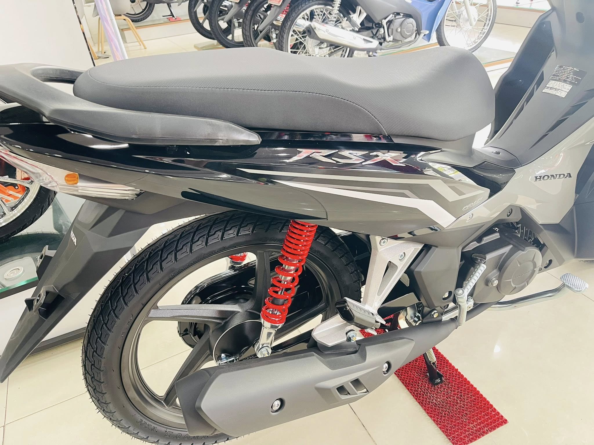 Bảng gi&aacute; xe Honda Wave RSX FI giữa th&aacute;ng 1/2026: Rẻ như \'rau\', h&uacute;t kh&aacute;ch hơn cả Wave Alpha v&agrave; Future