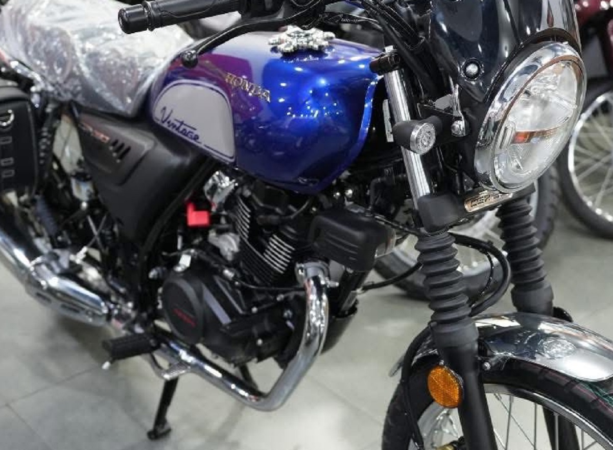 &lsquo;Vua c&ocirc;n tay&rsquo; 150cc mới của Honda về đại l&yacute; Việt gi&aacute; 76 triệu đồng: Khắc chế cứng Yamaha Exciter 155