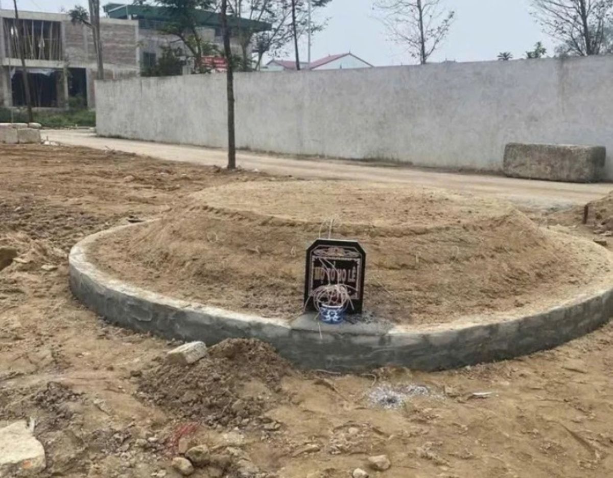 Sự thật đằng sau c&acirc;u chuyện ng&ocirc;i mộ cổ bất ngờ mọc l&ecirc;n sau một đ&ecirc;m tr&ecirc;n mảnh đất đang x&acirc;y ở Nghệ An