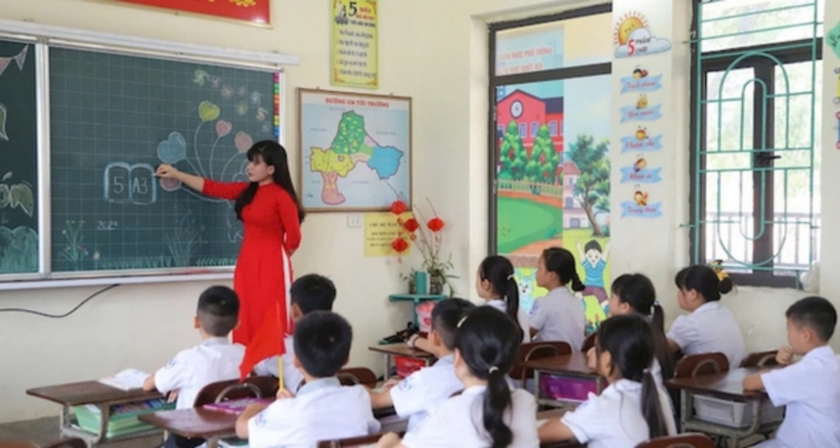 Tuổi nghỉ hưu gi&aacute;o vi&ecirc;n từ 2026 thay đổi ra sao theo Luật Nh&agrave; gi&aacute;o 2025? Nhiều thầy c&ocirc; đặc biệt quan t&acirc;m