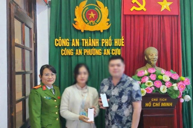 C&ocirc; g&aacute;i Huế \'t&aacute; hỏa\' v&igrave; bỗng dưng \'phất\' l&ecirc;n chỉ sau 1 đ&ecirc;m, lập tức đến cầu cứu c&ocirc;ng an