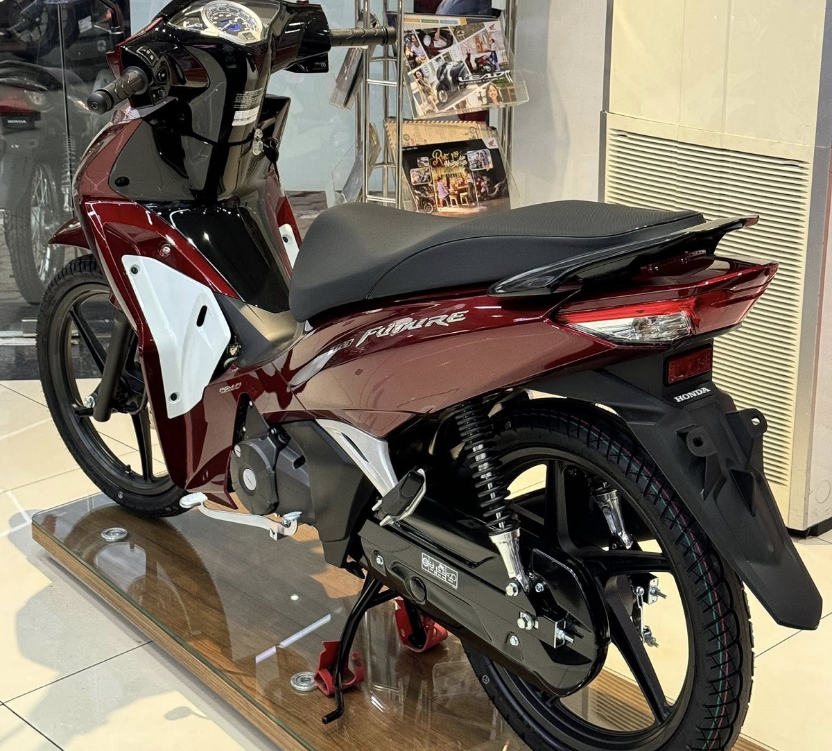 Bảng gi&aacute; xe Honda Future 125 FI cuối th&aacute;ng 1/2026 tiếp tục ph&aacute; đ&aacute;y: H&uacute;t kh&aacute;ch hơn Wave Alpha v&agrave; RSX