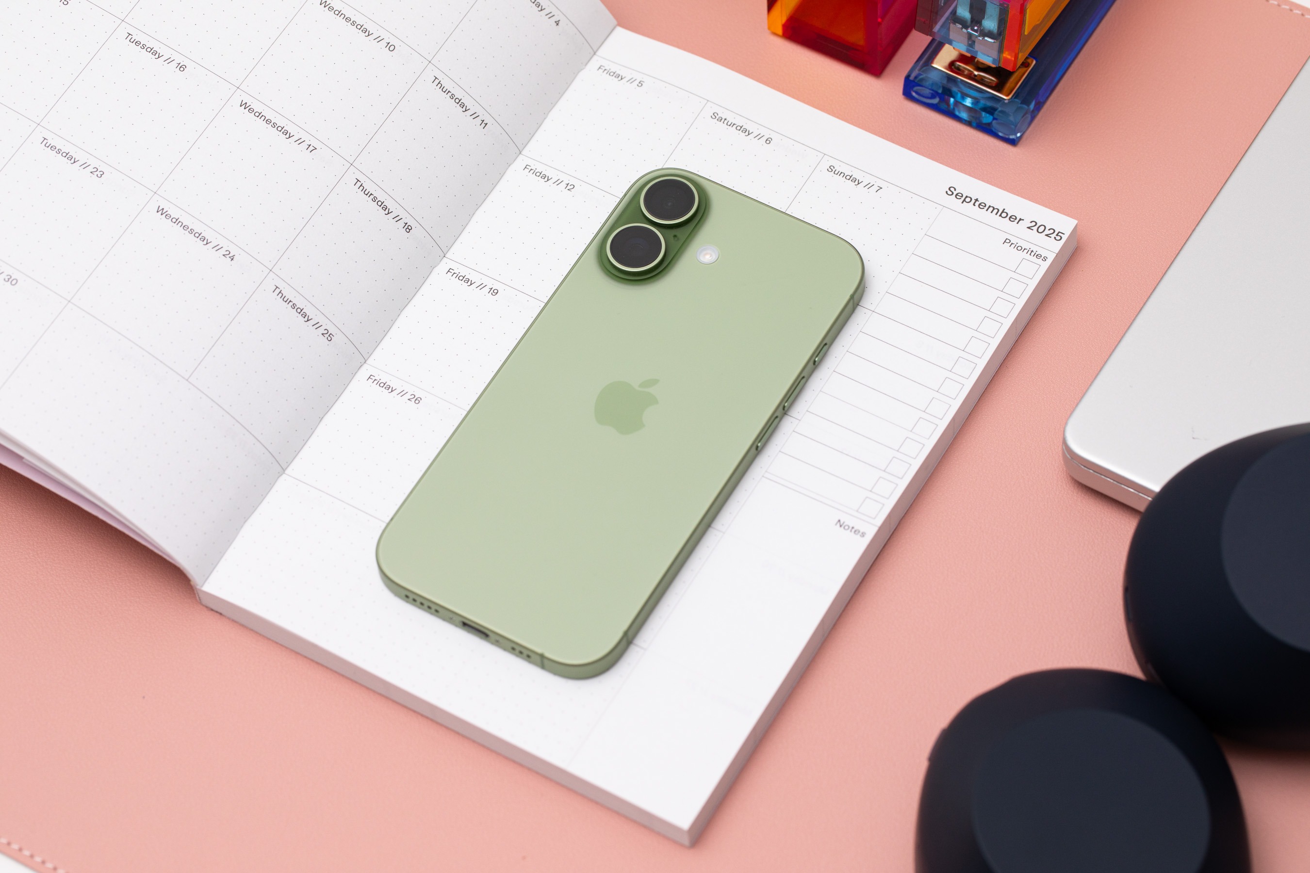 Đ&acirc;y l&agrave; mẫu iPhone đ&aacute;ng mua nhất 2026, cấu h&igrave;nh bao g&aacute;nh th&ecirc;m 5 năm nữa, thiết kế kh&ocirc;ng lỗi thời