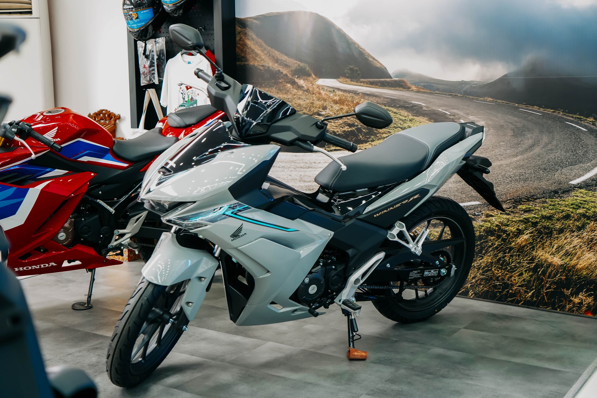 Bảng gi&aacute; xe Honda Winner R 2026 cuối th&aacute;ng 1/2026: Giảm mạnh, h&uacute;t kh&aacute;ch hơn Yamaha Exciter v&igrave; qu&aacute; rẻ