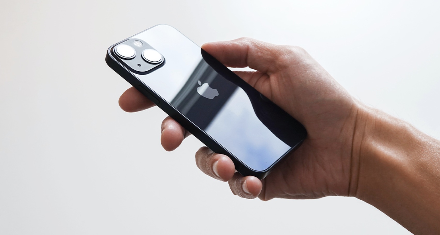 Mẫu iPhone tai thỏ, gi&aacute; rẻ đ&aacute;ng mua nhất để chơi Tết, cấu h&igrave;nh d&ugrave;ng được nhiều năm nữa, hỗ trợ 5G