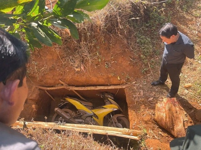 Thực hư tin đồn đ&atilde; bắt được 2 t&ecirc;n cướp ng&acirc;n h&agrave;ng ở Gia Lai, ph&aacute;t hiện xe m&aacute;y ở nơi kh&ocirc;ng ngờ đến