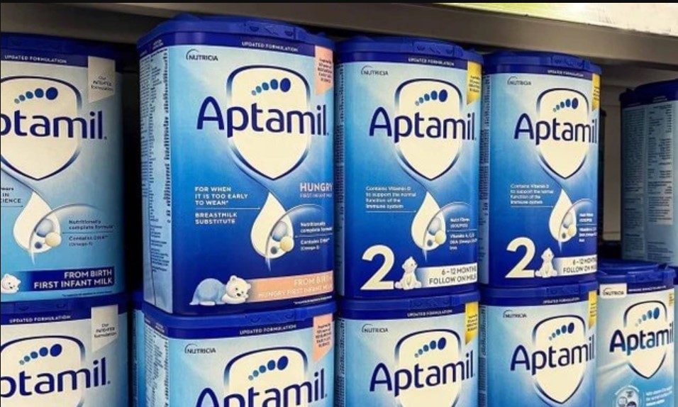 Độc tố ở sữa Aptamil ở Anh nguy hiểm mức n&agrave;o m&agrave; được khuyến c&aacute;o &lsquo;tuyệt đối kh&ocirc;ng cho trẻ d&ugrave;ng tiếp&rsquo;