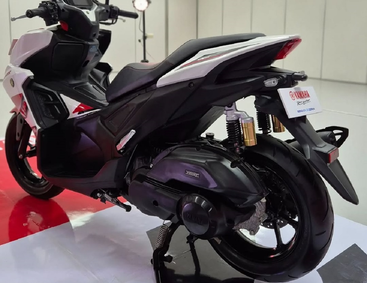 Tin xe m&aacute;y 25/1: Yamaha ra mắt \'&ocirc;ng ho&agrave;ng xe ga\' 155cc mới &aacute;t v&iacute;a Honda Air Blade, gi&aacute; 61 triệu đồng