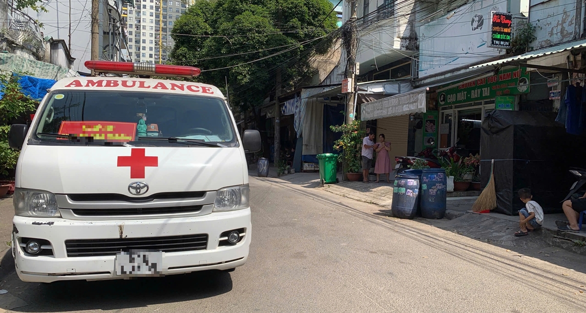 Danh t&iacute;nh người đ&agrave;n &ocirc;ng tử vong trước ph&ograve;ng trọ bạn g&aacute;i trong tư thế &aacute;m ảnh, h&eacute; lộ nguồn cơn sự việc