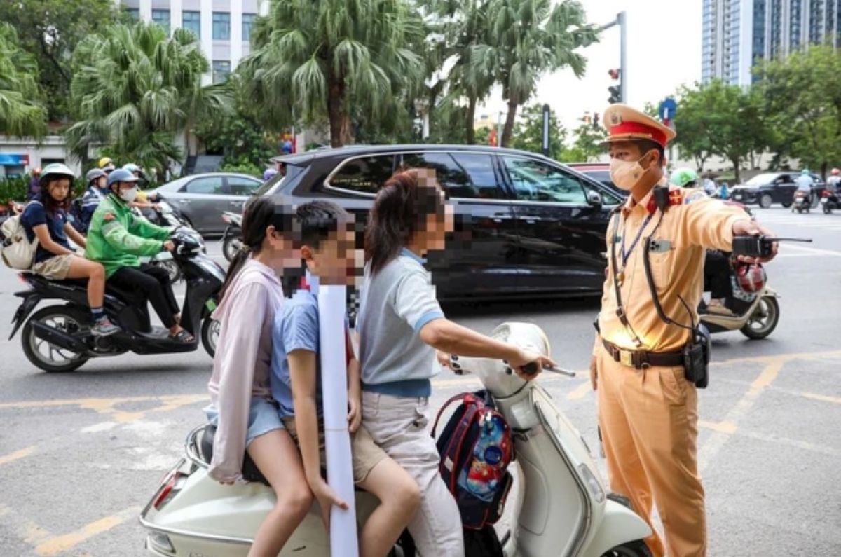 Vi phạm giao th&ocirc;ng sẽ bị trừ trực tiếp tiền lương từ 2026: Quy định chi tiết v&agrave; mức phạt cần biết!