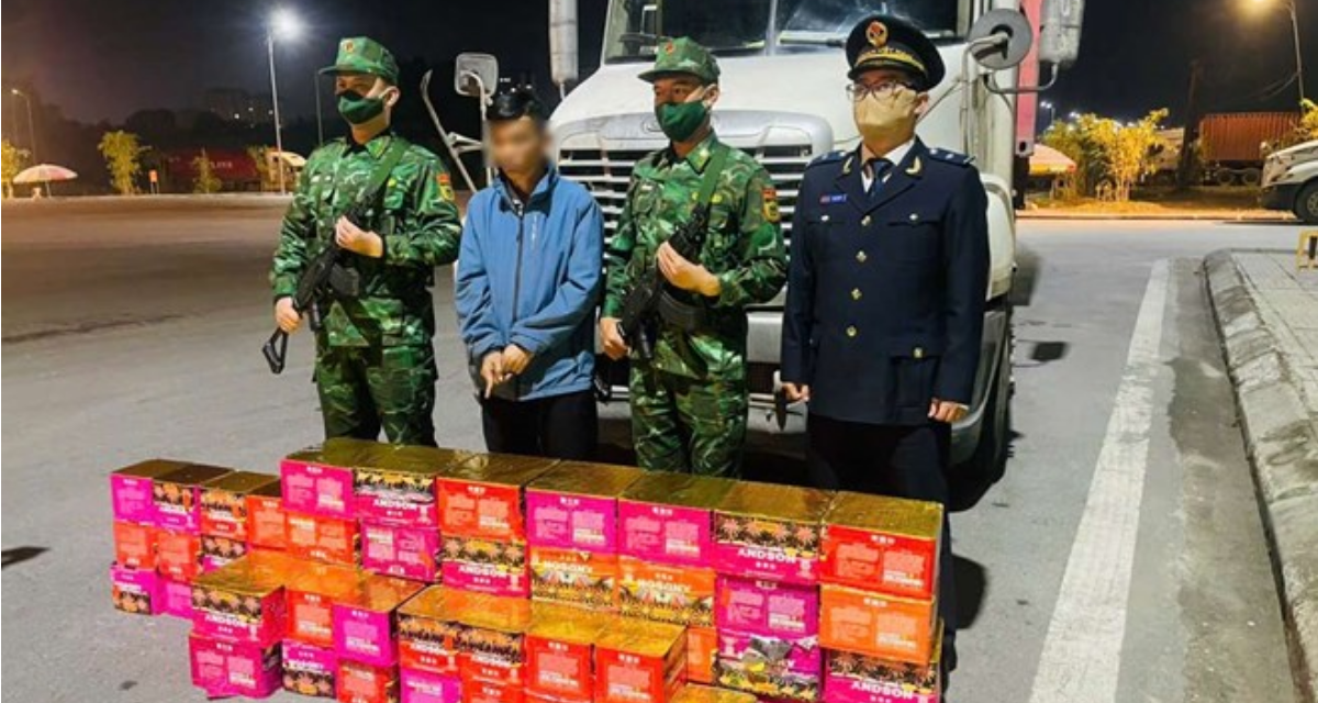 Quảng Ninh: Bắt quả tang 165kg ph&aacute;o lậu giấu quanh xe container tại cửa khẩu Bắc Lu&acirc;n 2