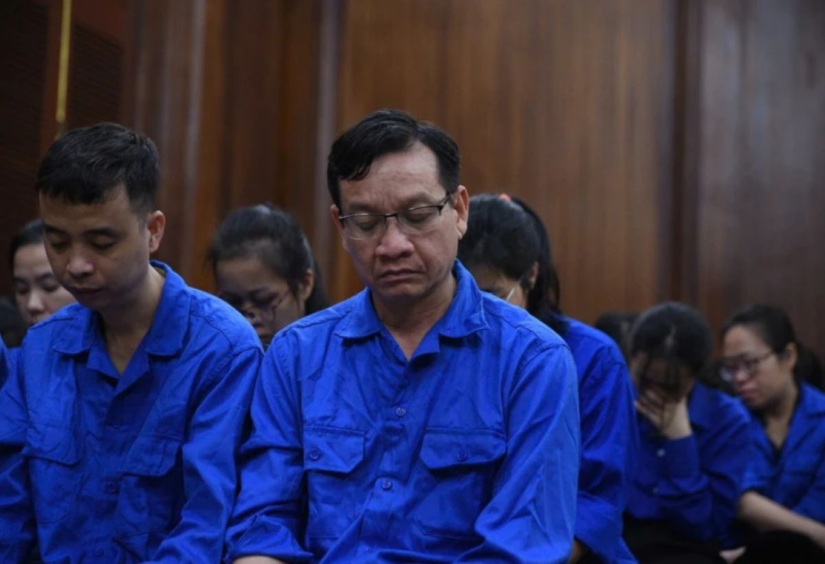 Lời khai \'kh&oacute; đỡ\' của bị c&aacute;o vụ l&agrave;m giả giấy kiểm nghiệm kẹo Kera: Người n&ocirc;ng th&ocirc;n, kh&ocirc;ng biết luật!