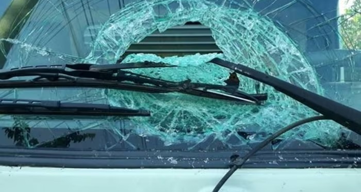 C&aacute;i kết cho đối tượng vừa ra t&ugrave; đ&atilde; g&acirc;y sự, d&ugrave;ng đ&aacute; n&eacute;m vỡ k&iacute;nh xe tải của h&agrave;ng x&oacute;m