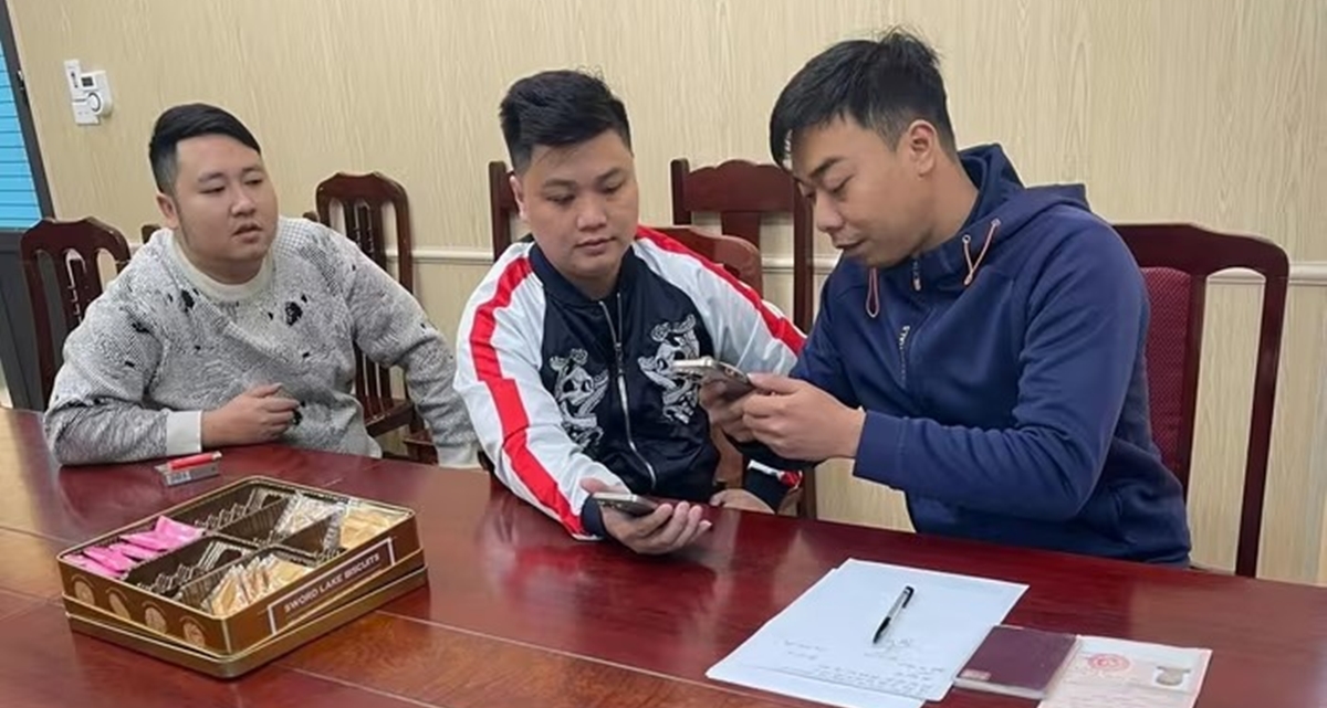 Thầy gi&aacute;o nhận 400 triệu đồng từ người lạ ở nước ngo&agrave;i lập tức tr&igrave;nh b&aacute;o c&ocirc;ng an, sự thật g&acirc;y cho&aacute;ng