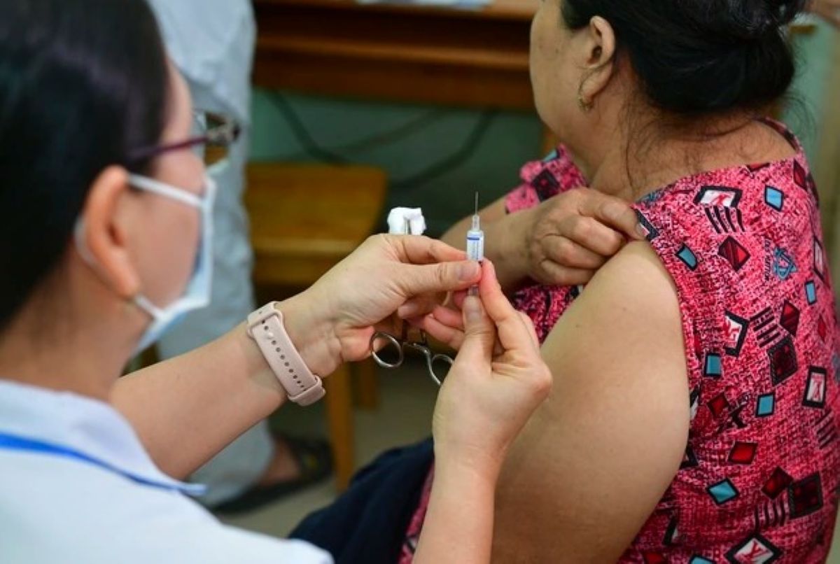 Tin vui: H&agrave;ng ngh&igrave;n người cao tuổi được ti&ecirc;m ngừa c&uacute;m trước tết 2026, chi tiết đối tượng được hưởng