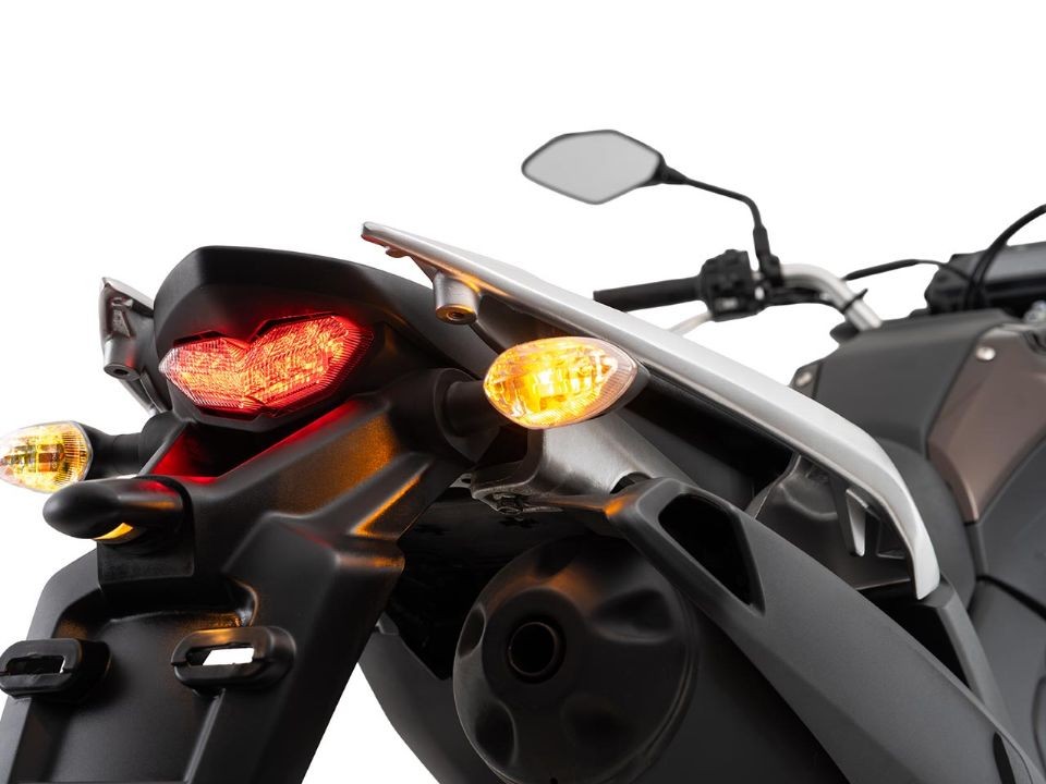 &lsquo;Vua c&ocirc;n tay&rsquo; 250cc mới của Yamaha ra mắt với gi&aacute; rẻ, trang bị &lsquo;đ&egrave; bẹp&rsquo; Exciter v&agrave; Honda Winner R ảnh 6