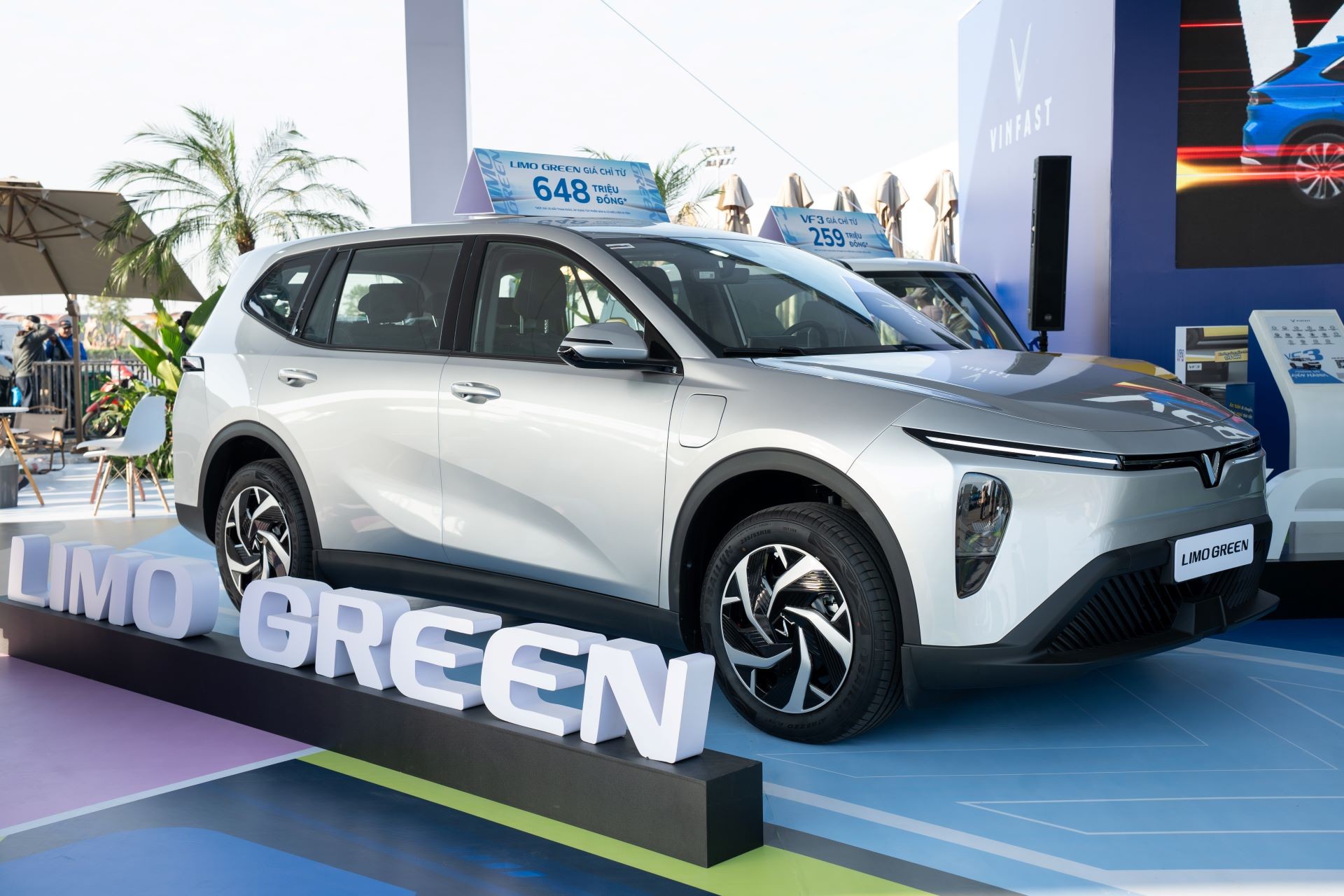 VinFast Limo Green: &lsquo;Cỗ m&aacute;y in tiền&rsquo; mới so&aacute;n ng&ocirc;i vương ph&acirc;n kh&uacute;c MPV dịch vụ ảnh 2