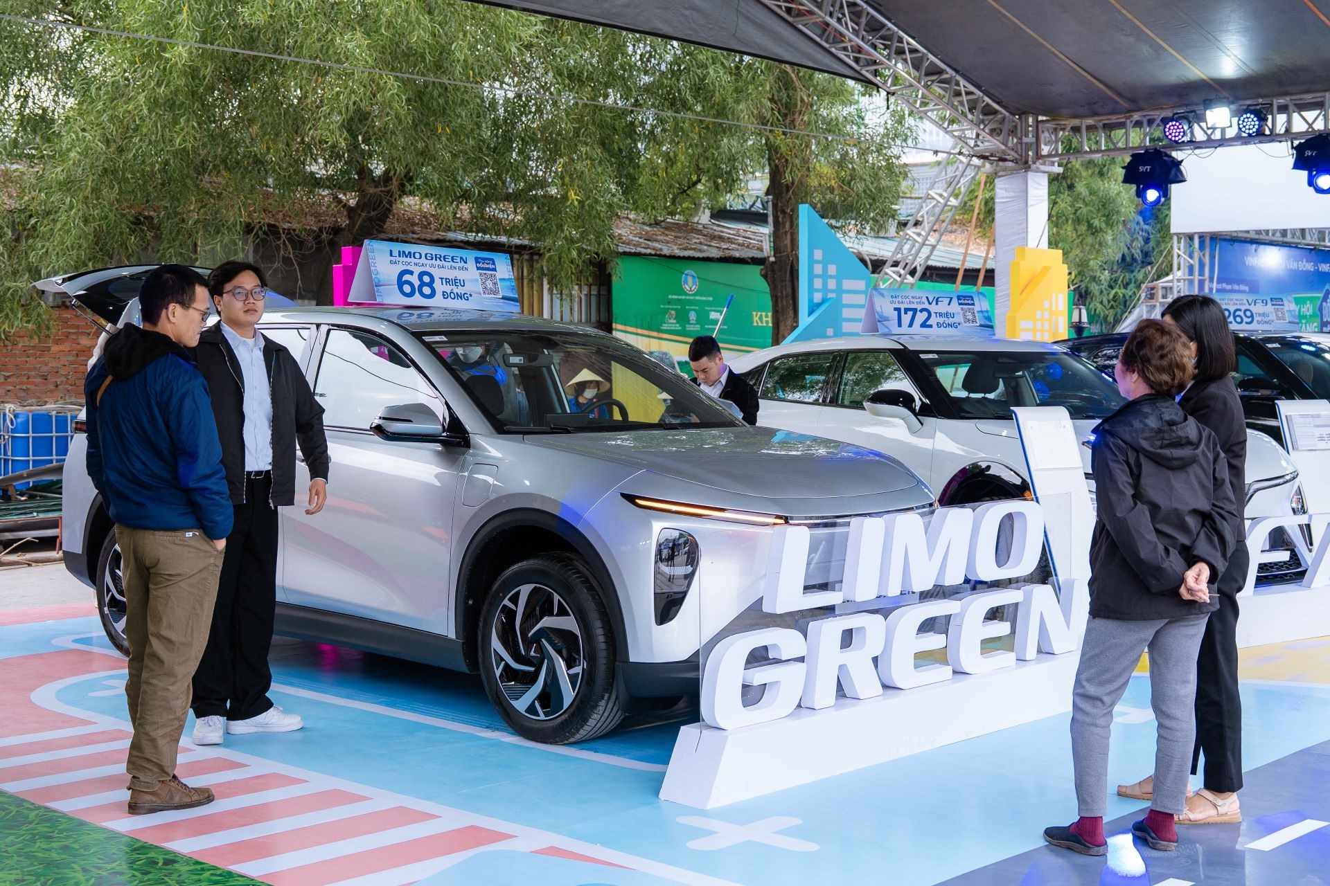 VinFast Limo Green: &lsquo;Cỗ m&aacute;y in tiền&rsquo; mới so&aacute;n ng&ocirc;i vương ph&acirc;n kh&uacute;c MPV dịch vụ ảnh 3