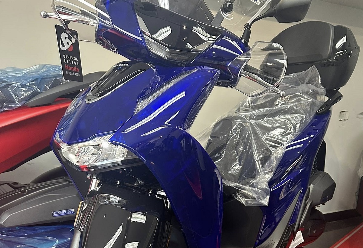 Honda SH phi&ecirc;n bản 2026 ch&iacute;nh thức về đại l&yacute; gi&aacute; 109 triệu đồng: Thiết kế mới cực chất, c&oacute; phanh ABS