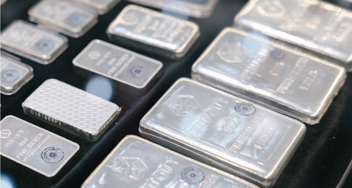 Gi&aacute; bạc h&ocirc;m nay 2/2: Lao dốc gần 45 triệu đồng/kg chỉ sau 2 phi&ecirc;n