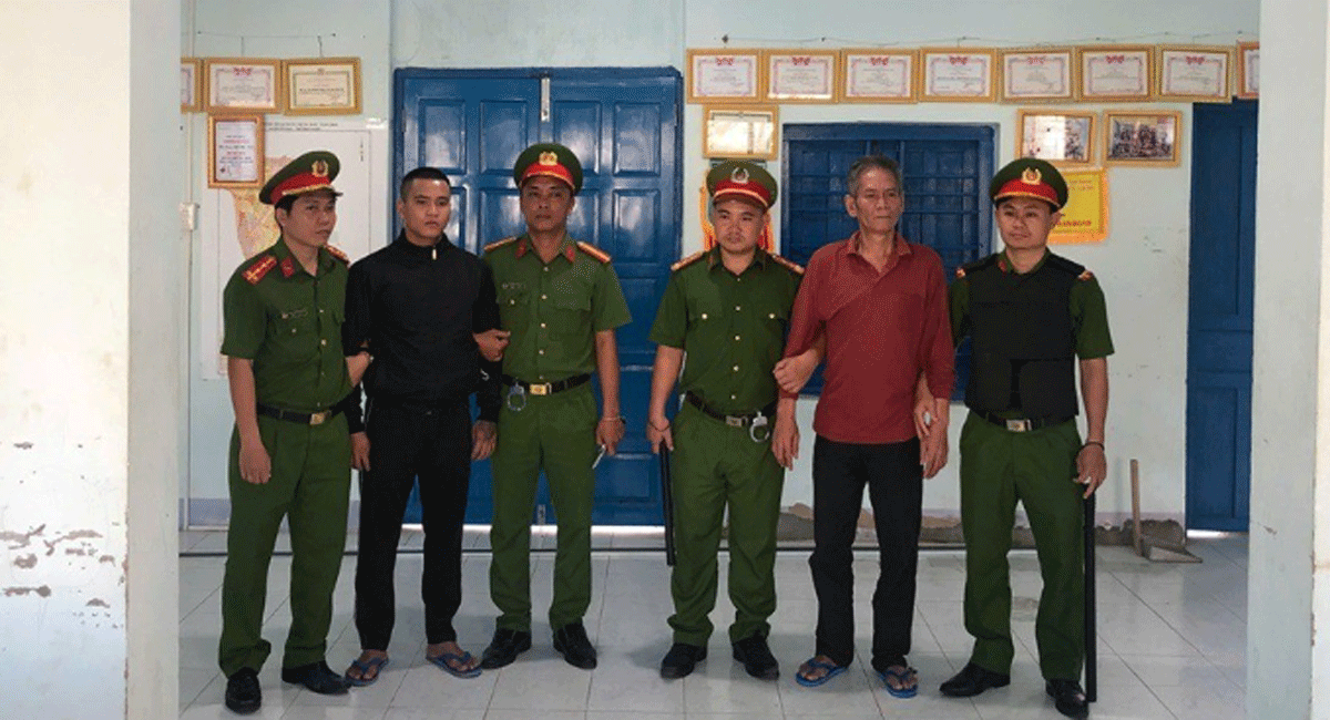 Cha hỗ trợ con trai d&ugrave;ng vũ kh&iacute; qu&acirc;n sự đ&aacute;nh người kh&aacute;c ở đảo Ph&uacute; Qu&yacute;: L&yacute; lịch bất hảo của người con