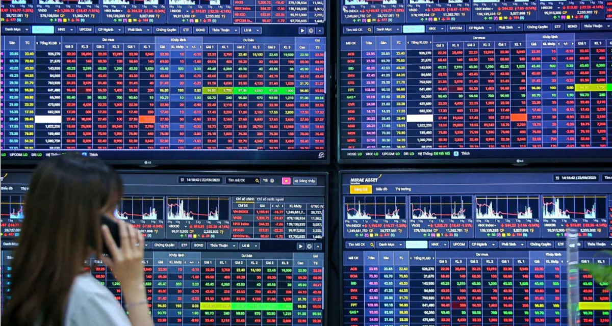 VN-Index rơi khỏi mốc 1.800 điểm, cổ phiếu th&eacute;p th&agrave;nh &lsquo;điểm s&aacute;ng&rsquo;