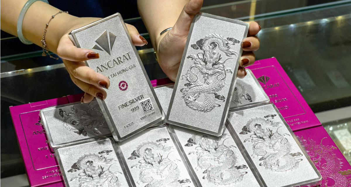 Gi&aacute; bạc h&ocirc;m nay 5/2: Tiếp tục leo thang, neo tr&ecirc;n mốc 90 triệu đồng/kg