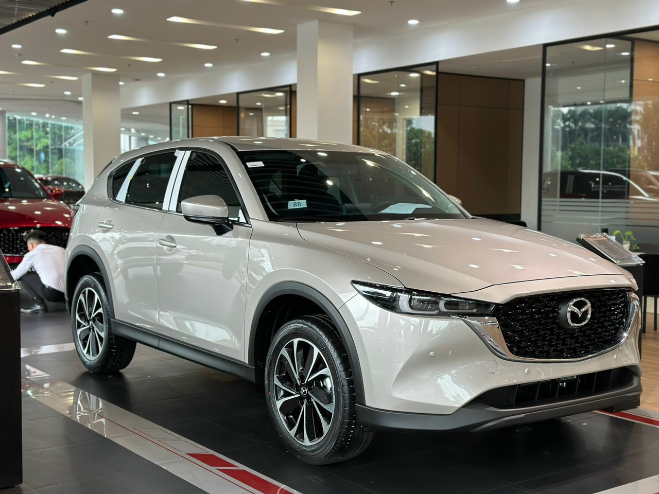 &lsquo;Hạ đo v&aacute;n&rsquo; Honda CR-V, Mazda CX-5 giảm gi&aacute; lăn b&aacute;nh &lsquo;thủng đ&aacute;y&rsquo; ph&acirc;n kh&uacute;c cỡ C đầu th&aacute;ng 2/2026