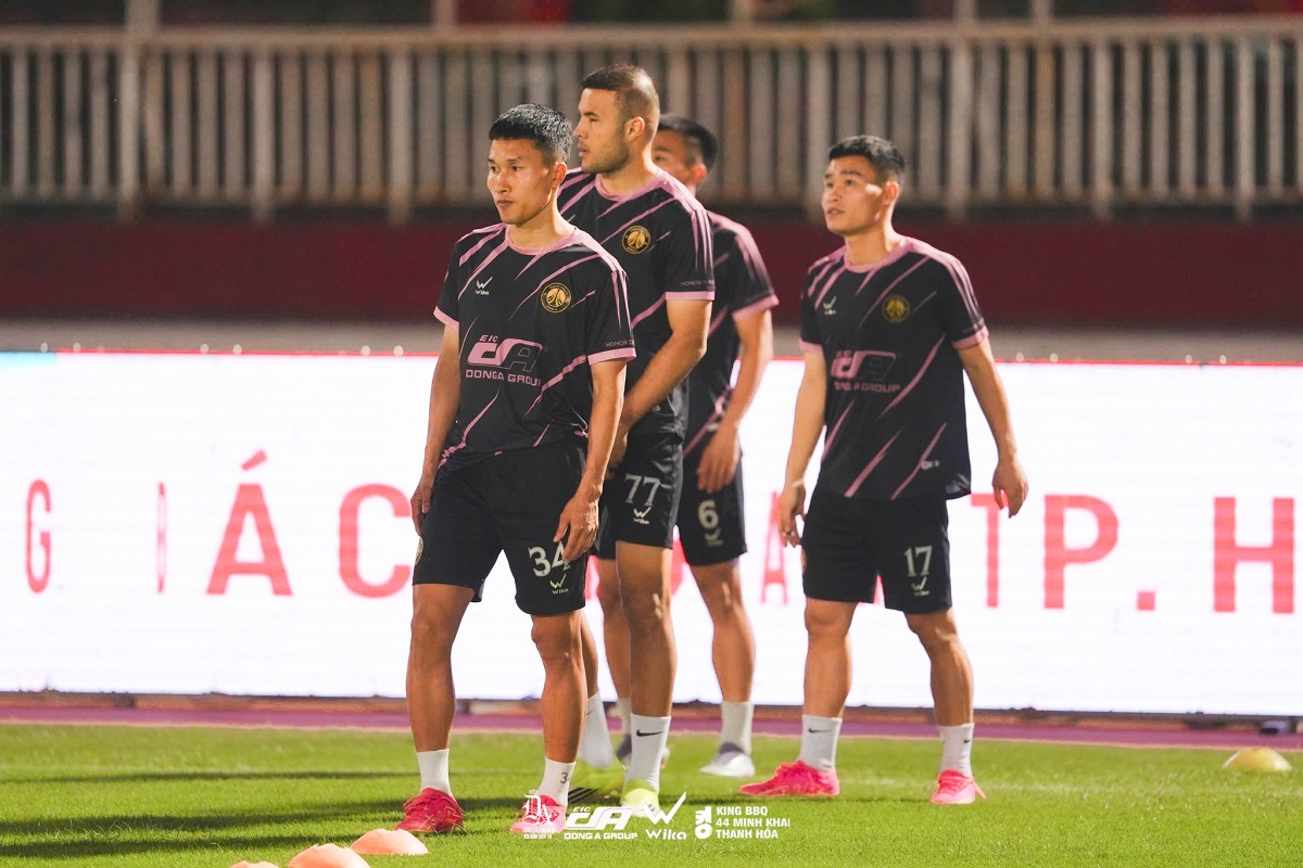 Đội b&oacute;ng V.League \'ng&agrave;n c&acirc;n treo sợi t&oacute;c\', chốt phương &aacute;n ứng ph&oacute; với y&ecirc;u cầu của VFF