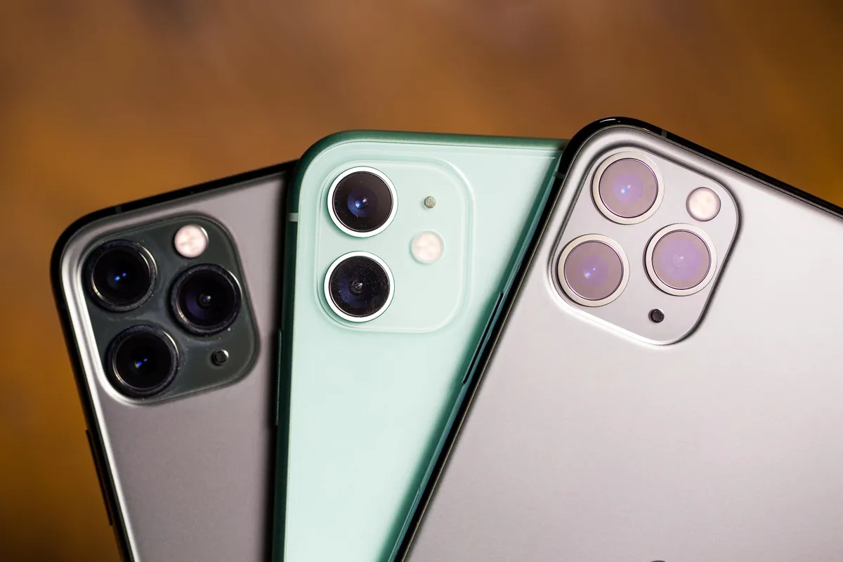 Bảng gi&aacute; iPhone 11 cận Tết: Phone 11 Pro Max sập s&agrave;n v&igrave; kh&ocirc;ng c&oacute; AI, iPhone 11 128GB rẻ như rau