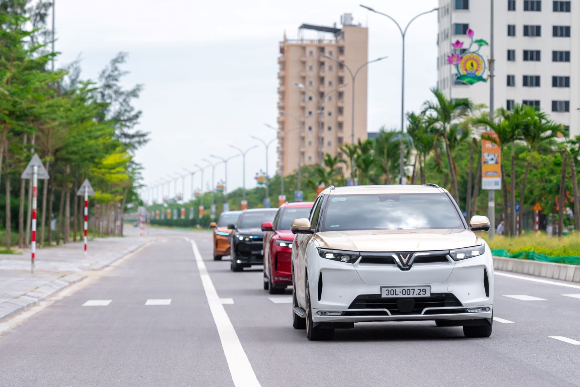 Chủ xe chấm điểm VF 9 sau 1 th&aacute;ng &lsquo;thực chiến&rsquo;: Trải nghiệm kh&ocirc;ng thua g&igrave; xe si&ecirc;u sang gi&aacute; gấp 5-7 lần ảnh 1