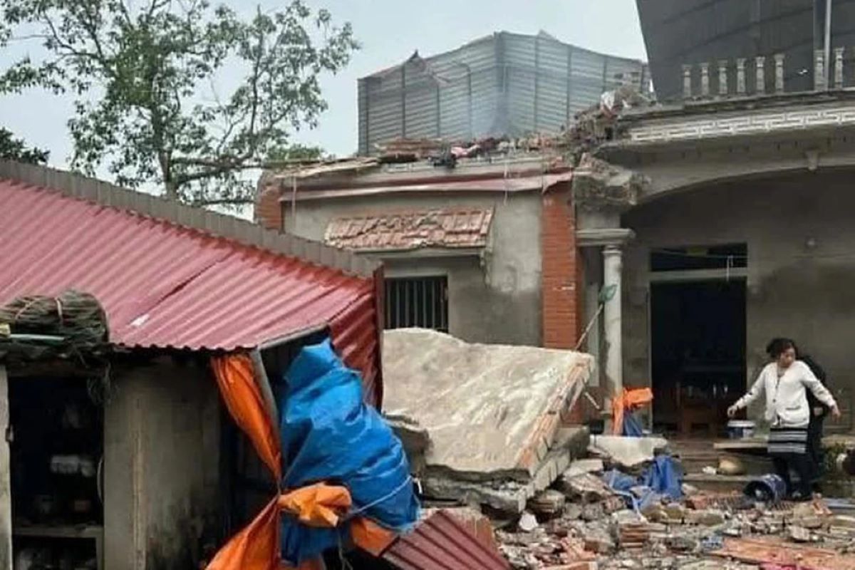 Hiện trường tan hoang vụ nghi chế ph&aacute;o nổ: Một người tử vong, căn nh&agrave; đổ n&aacute;t sau tiếng động cực mạnh