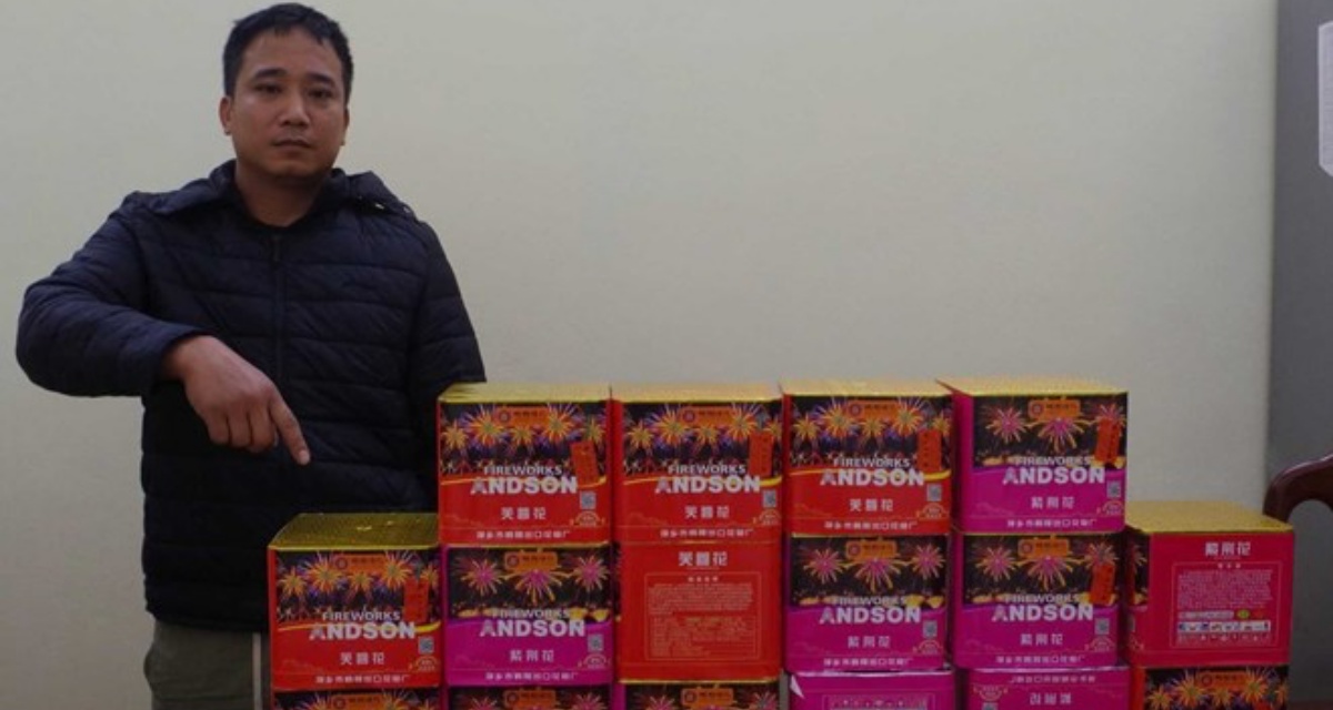 Dừng container tr&ecirc;n quốc lộ Ninh B&igrave;nh, c&ocirc;ng an ph&aacute;t hiện ph&aacute;o nổ giấu k&iacute;n, h&eacute; lộ thủ đoạn bu&ocirc;n b&aacute;n ph&aacute;o lậu tinh vi