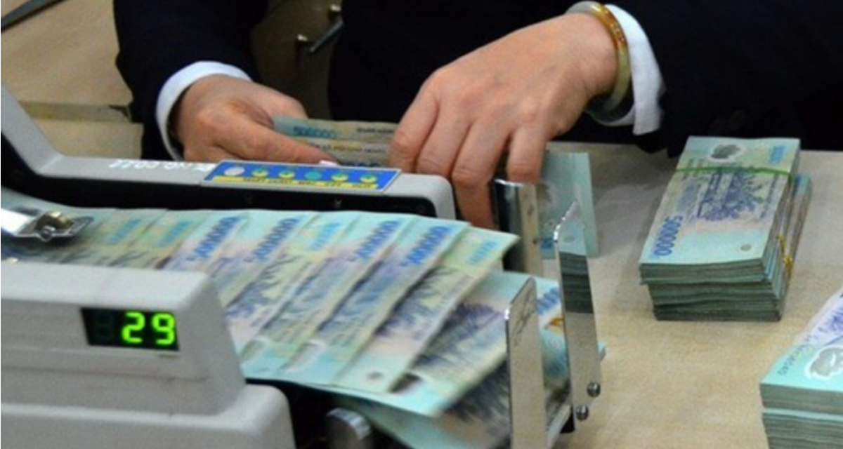 Thu nhập ngo&agrave;i l&atilde;i b&ugrave;ng nổ: Ng&acirc;n h&agrave;ng n&agrave;o đang vươn l&ecirc;n dẫn đầu?